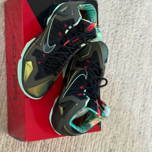 Nike lebron mens shoes size 10 - Picture 3 of 8